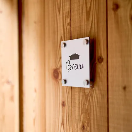 - Treeb Breva بيلاجيو